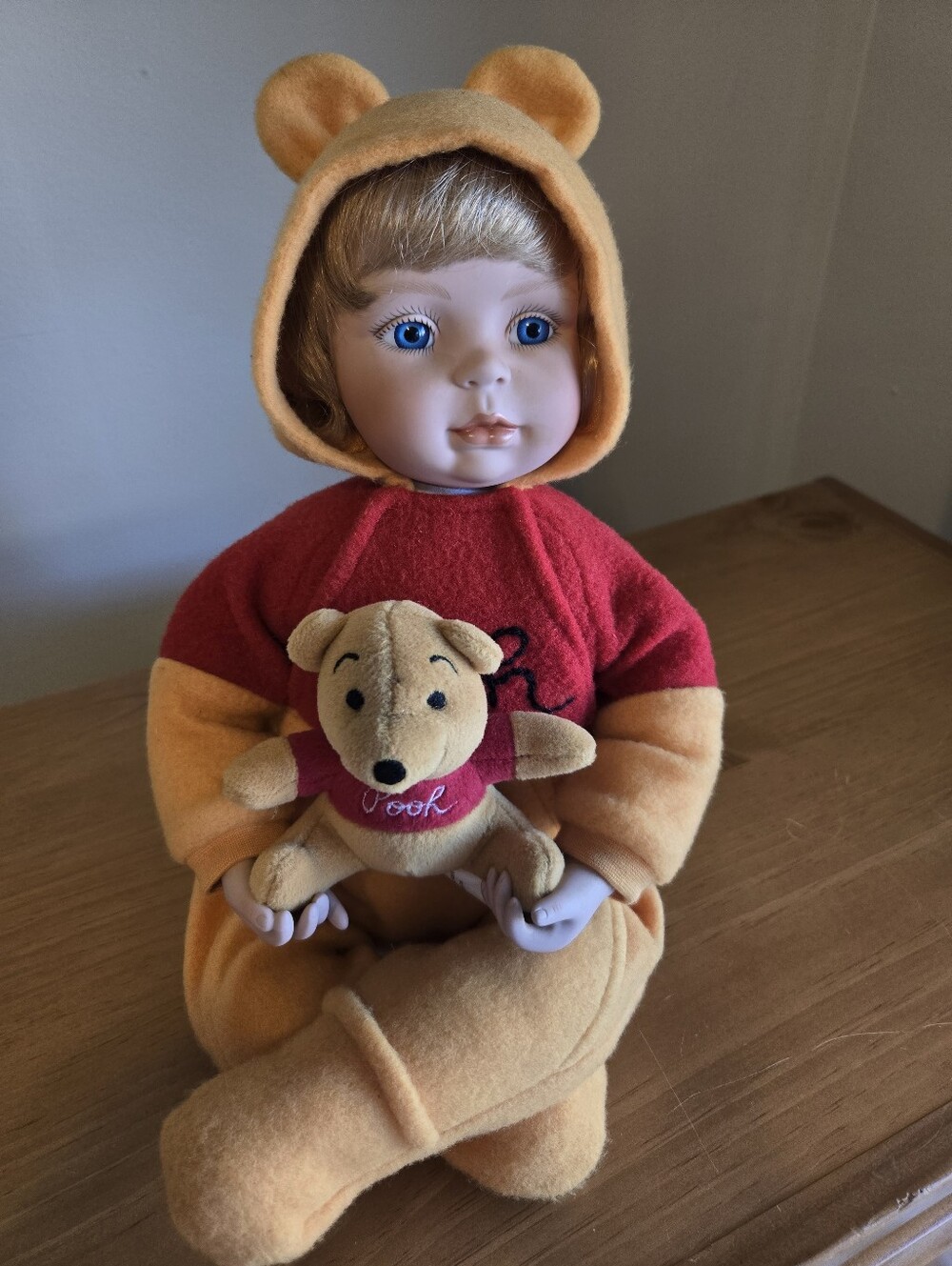 Diney- Ashton-Drake Winnie the Pooh #76041 Porcelain Doll/In Original Box